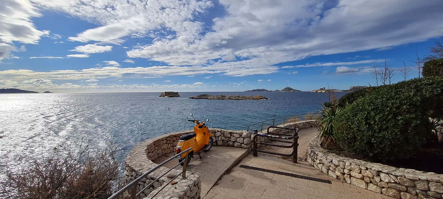 Image N°6 de Marseille : Location de motos électriques avec guide pour smartphone activité à Marseille, publiée par le prestataire