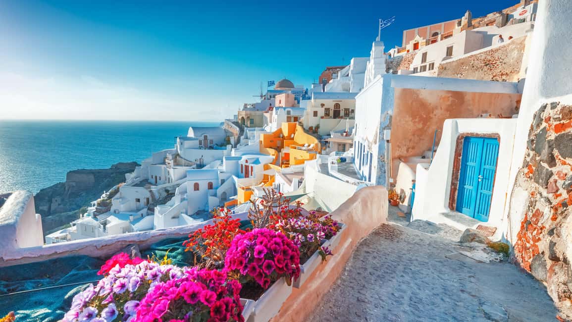 imagem n.1 de Excursão de 1 dia de barco: Vulcão de Santorini, Thirassia e pôr do sol em Oia atividade em Cíclades, carregada pelo fornecedor