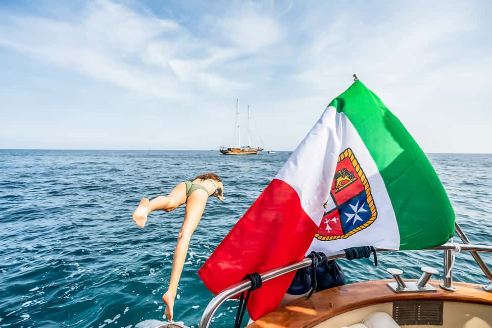 imagem n.29 de Sorrento: Passeio de barco exclusivo em Capri e Gruta Azul opcional atividade em Anacapri, carregada pelo fornecedor