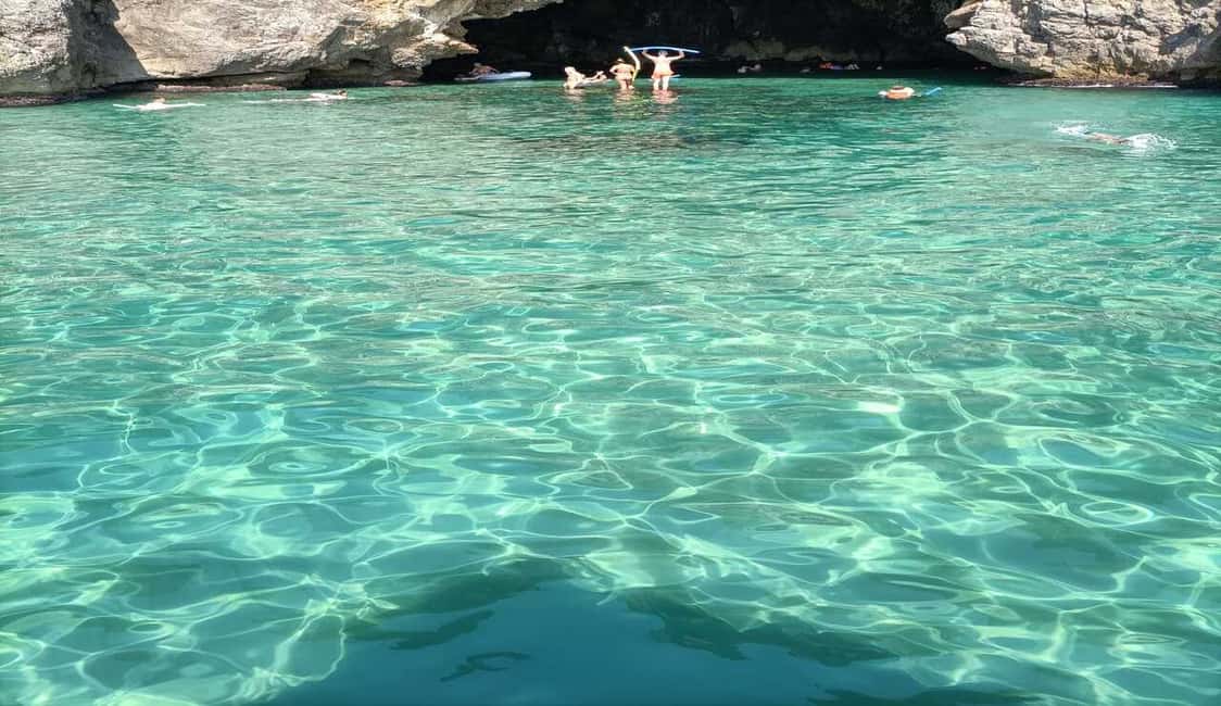 Immagine nº 19 di Sperlonga: Crociera in barca alla Grotta Azzurra con bagno attività a Sperlonga, caricata dal fornitore