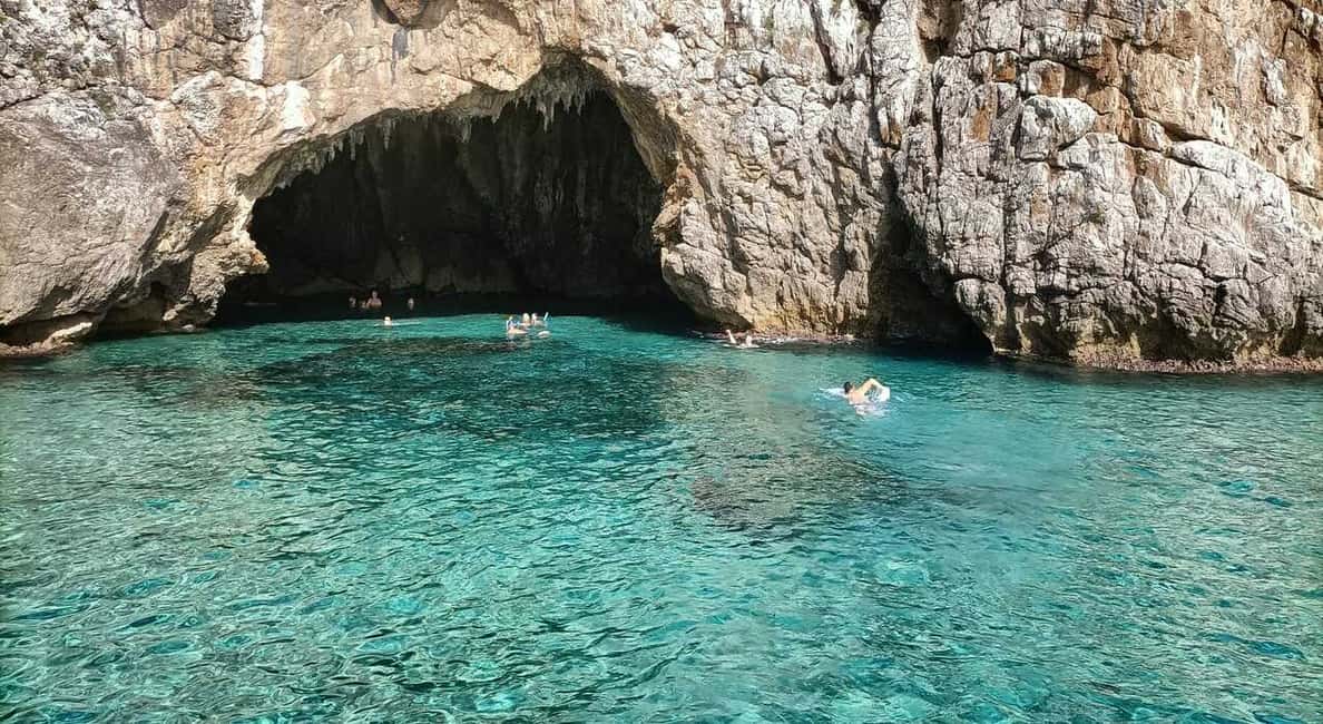 Immagine nº 21 di Sperlonga: Crociera in barca alla Grotta Azzurra con bagno attività a Sperlonga, caricata dal fornitore