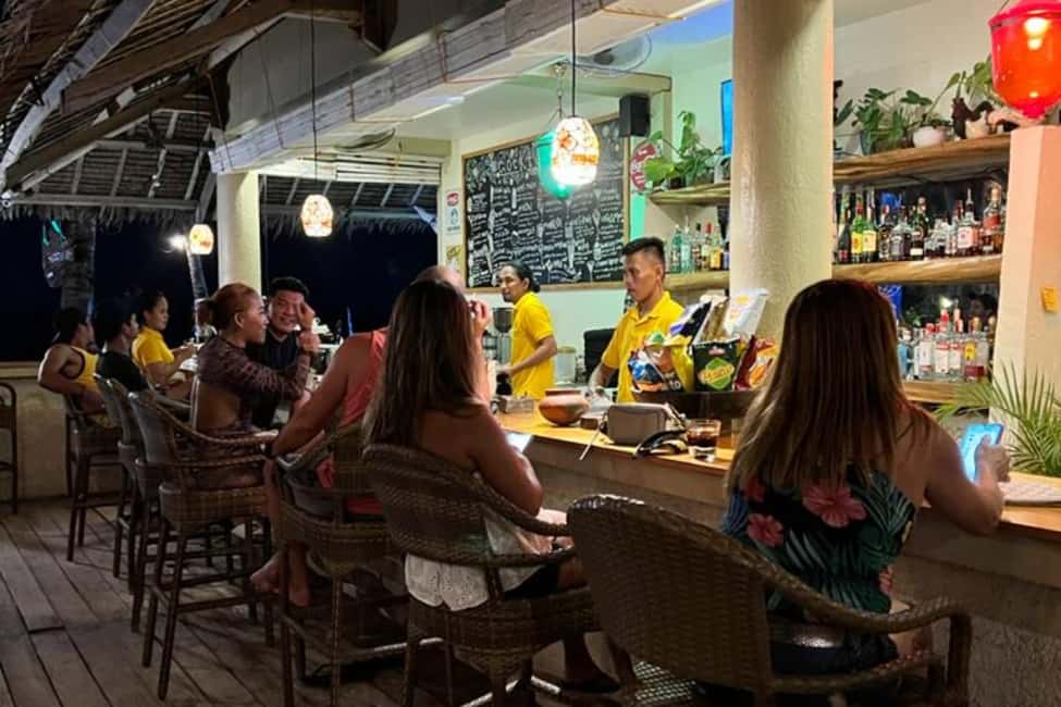 imagem n.13 de Ilha de Panglao Bohol: Pub Crawl de Alona Beach com bebidas atividade em Visayas, carregada pelo fornecedor