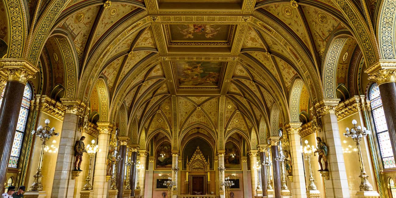 Immagine nº 3 di Budapest: Tour guidato del Palazzo del Parlamento in lingua spagnola attività a Budapest, caricata dal fornitore