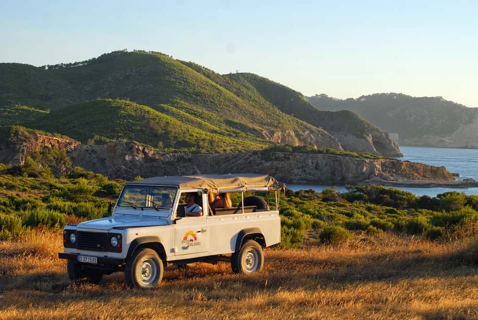 Image N°16 de Ibiza : Excursion en bateau, safari en 4x4 et randonnée au coucher du soleil à Es Vedra activité à Sant Josep de sa Talaia, publiée par le prestataire