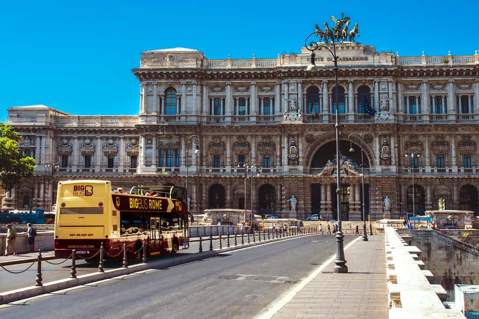 imagem n.7 de Roma: Autocarro hop-on hop-off e transfer opcional para o porto de cruzeiros atividade em Roma, carregada pelo fornecedor