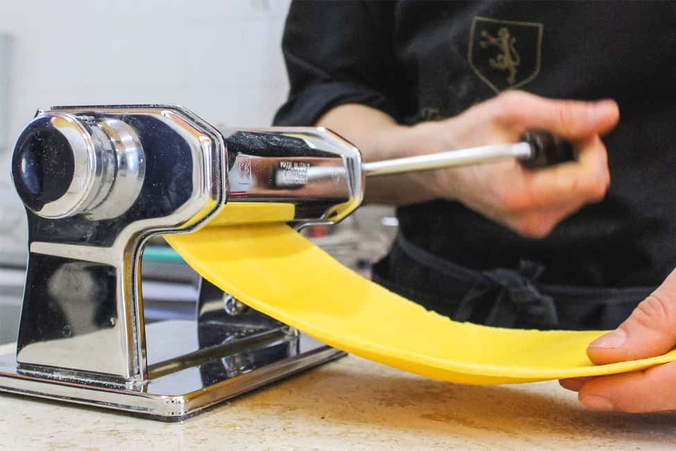 Immagine nº 3 di Corso di cucina sulla preparazione della pasta e degustazione di vini attività a San Gimignano, caricata dal fornitore