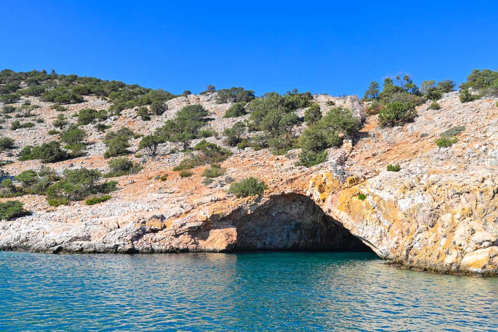 Immagine nº 8 di Paros: tour in barca a vela di Iraklia, Schinoussa e Naxos con pranzo attività a Egeo Meridionale, caricata dal fornitore