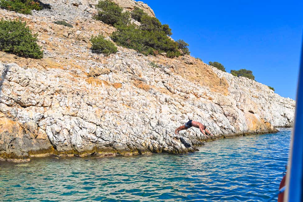 Immagine nº 9 di Paros: tour in barca a vela di Iraklia, Schinoussa e Naxos con pranzo attività a Egeo Meridionale, caricata dal fornitore