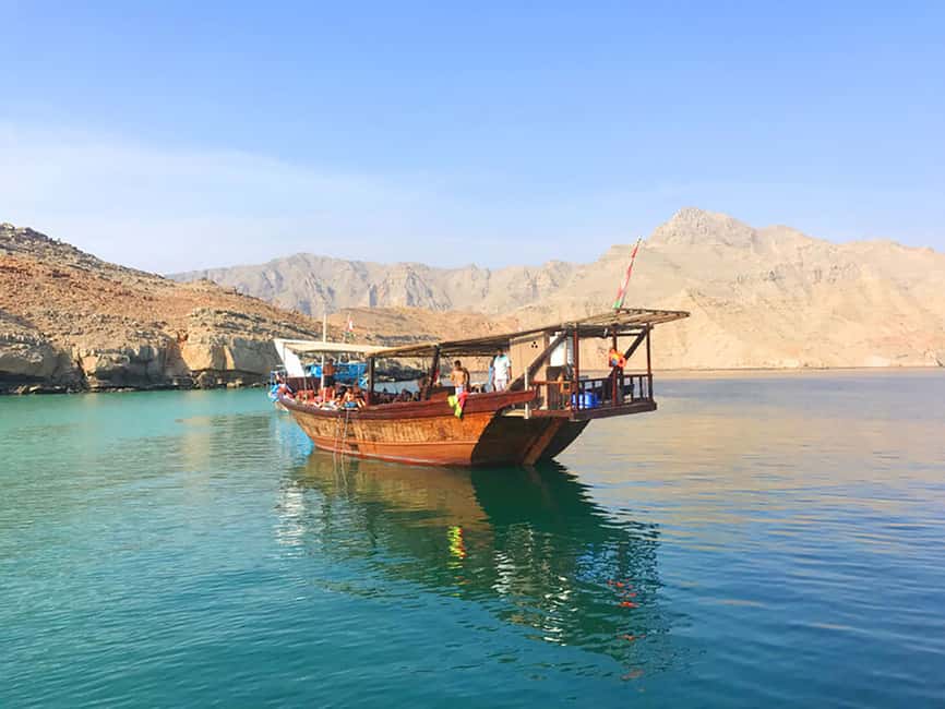 Immagine nº 2 di Khasab: Osservazione dei delfini, Snorkeling con attrezzatura e Pranzo attività a Mascate, caricata dal fornitore