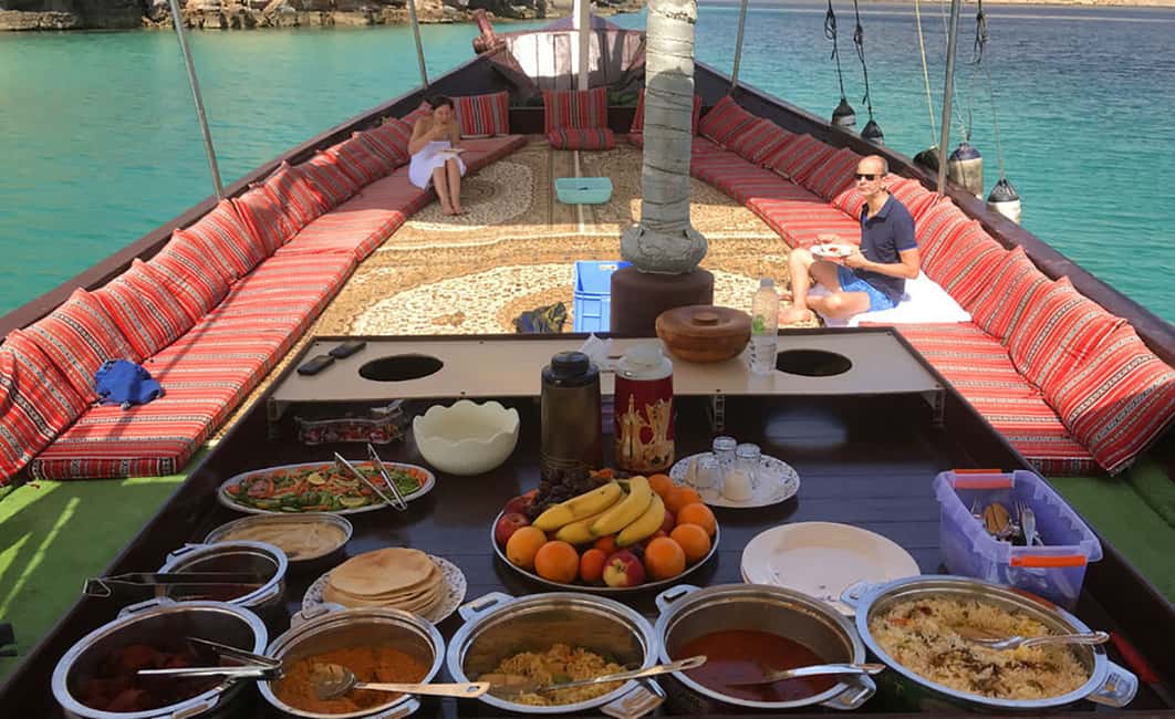 Immagine nº 3 di Khasab: Osservazione dei delfini, Snorkeling con attrezzatura e Pranzo attività a Mascate, caricata dal fornitore