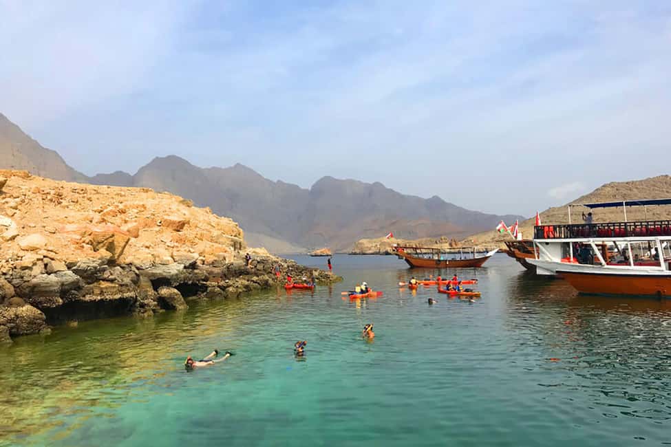 Immagine nº 4 di Khasab: Osservazione dei delfini, Snorkeling con attrezzatura e Pranzo attività a Mascate, caricata dal fornitore