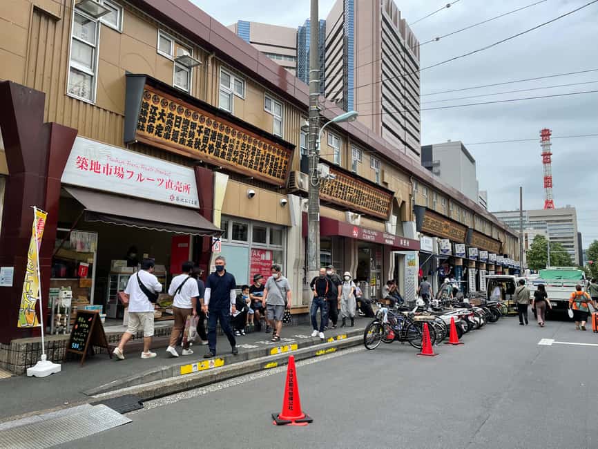 サプライヤーによってアップロードされた、東京の築地：場外市場ウォーキングツアーと利き酒体験の画像#1