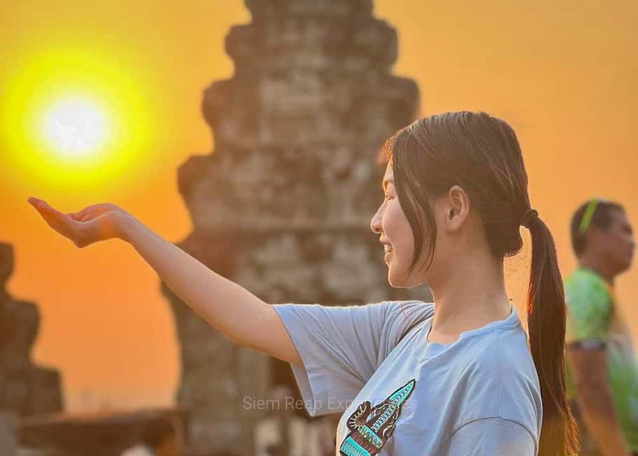 imagen n.º 8 de Siem Reap: Tour de día completo por Angkor Wat con guía y puesta de sol actividad en Siem Reap, subida por el proveedor