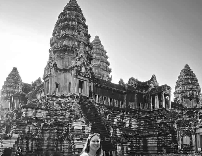 imagen n.º 11 de Siem Reap: Tour de día completo por Angkor Wat con guía y puesta de sol actividad en Siem Reap, subida por el proveedor