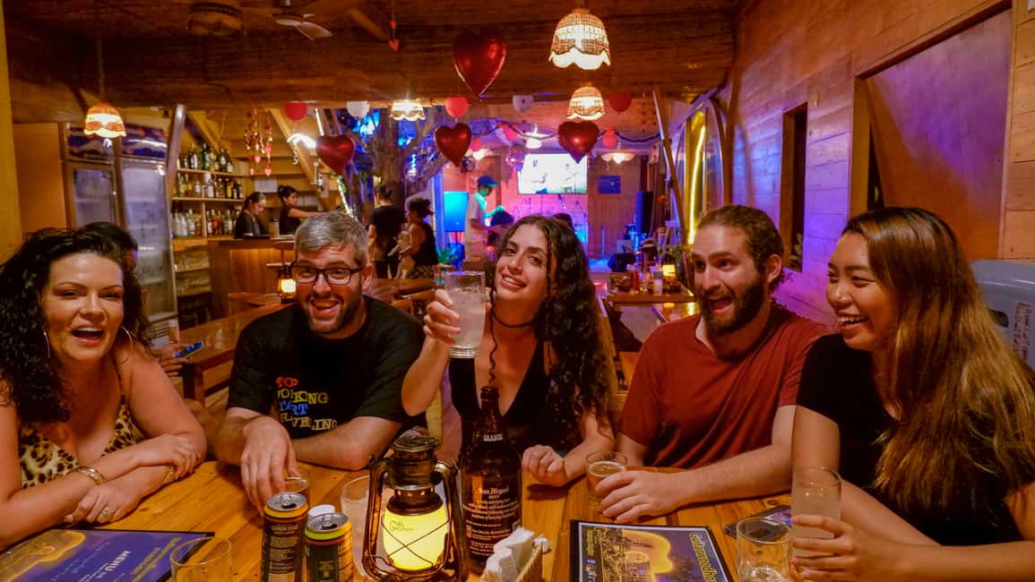 imagem n.2 de Ilha de Panglao Bohol: Pub Crawl de Alona Beach com bebidas atividade em Visayas, carregada pelo fornecedor