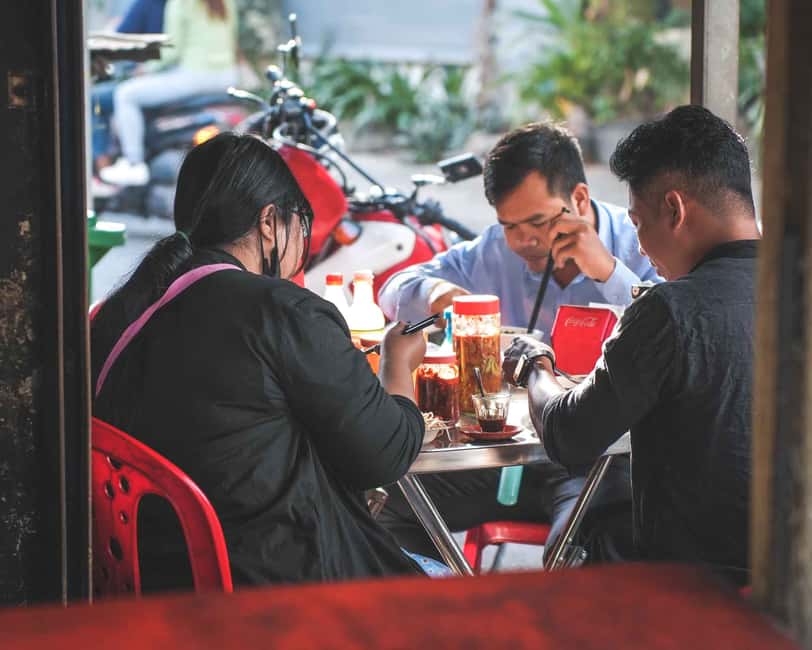 imagem n.8 de Phnom Penh: mercado matinal e café da manhã guiado por Tuktuk atividade em Phnom Penh, carregada pelo fornecedor