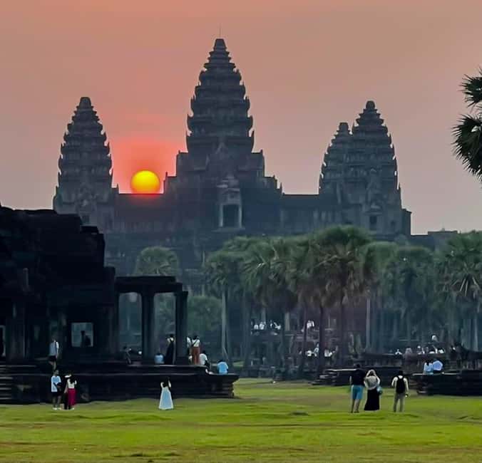imagen n.º 14 de Siem Reap: Tour de día completo por Angkor Wat con guía y puesta de sol actividad en Siem Reap, subida por el proveedor