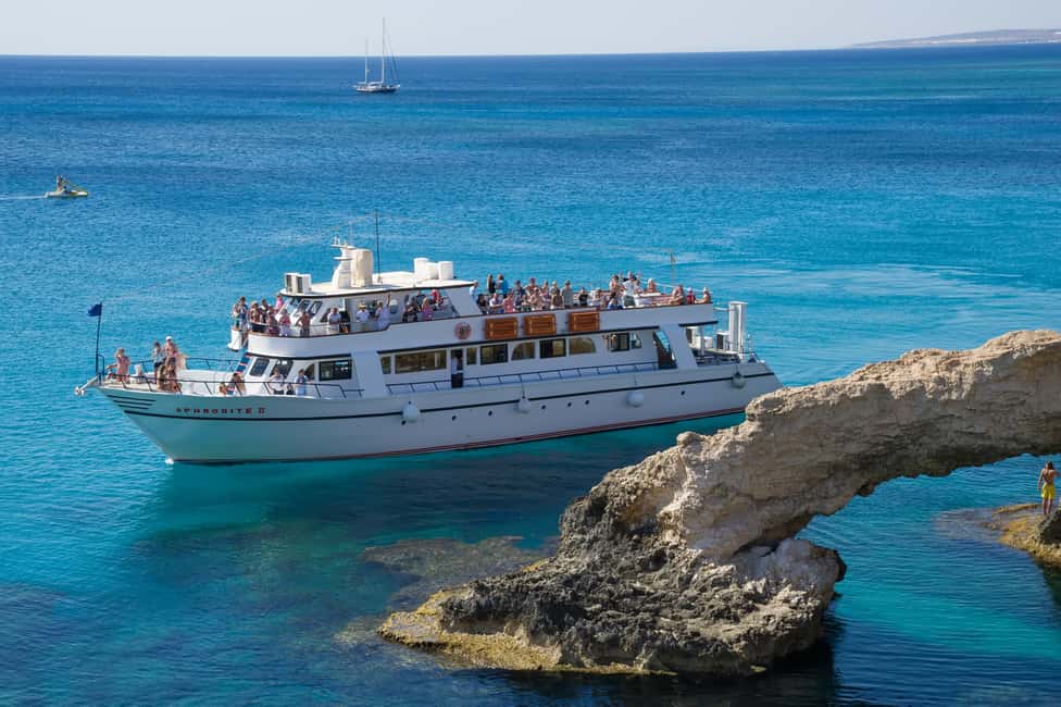 Image N°2 de Ayia Napa : croisière dans le lagon bleu et à Turtle Cove avec déjeuner activité à Ayia Napa, publiée par le prestataire