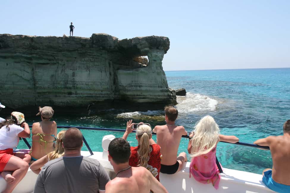 Image N°3 de Ayia Napa : croisière dans le lagon bleu et à Turtle Cove avec déjeuner activité à Ayia Napa, publiée par le prestataire