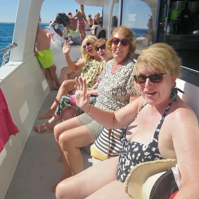 Image N°17 de Ayia Napa : croisière dans le lagon bleu et à Turtle Cove avec déjeuner activité à Ayia Napa, publiée par le prestataire
