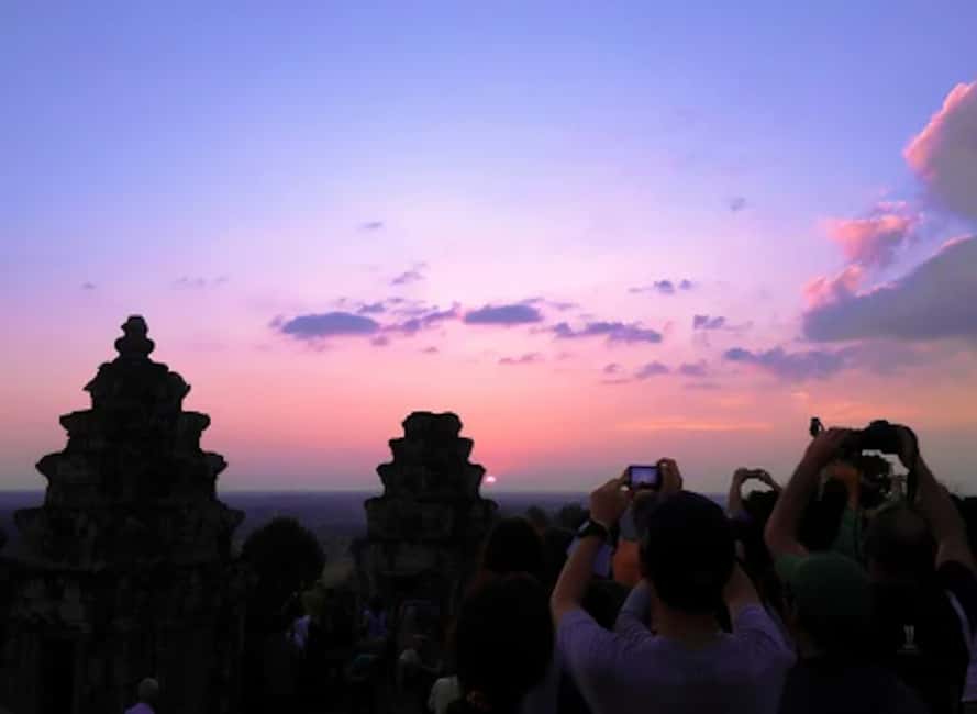 imagen n.º 10 de Siem Reap: Tour de día completo por Angkor Wat con guía y puesta de sol actividad en Siem Reap, subida por el proveedor