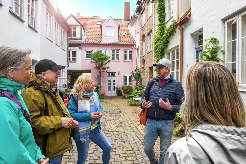 Bild Nr. 2 von Lübeck: Unterhaltsame Tour durch verborgene Höfe Aktivität in Lübeck, hochgeladen vom Anbieter