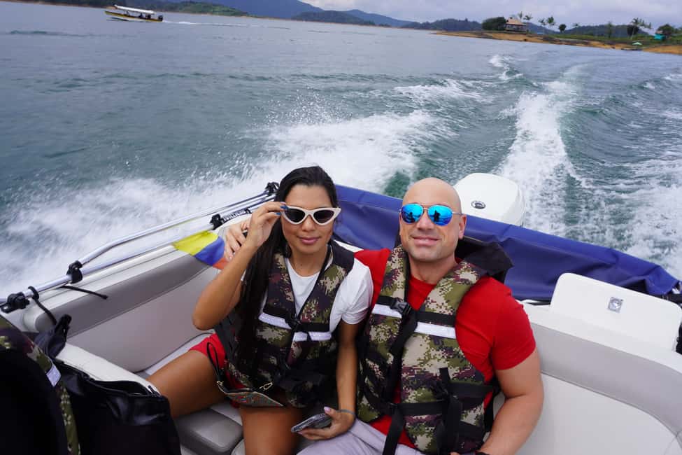 imagem n.15 de Medellín: Tour particular em Guatapé com helicóptero e passeio de barco atividade em Guatapé, carregada pelo fornecedor
