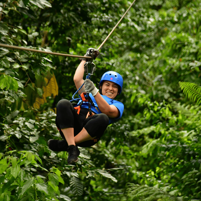 bild nr.1 av La Fortuna: 12 Zip Lines i trädkronorna och guidad skogsvandring aktivitet i Alajuelaprovinsen, uppladdad av arrangören
