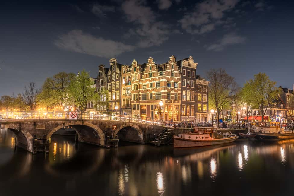 Image N°9 de Amsterdam : Croisière sur les canaux en soirée avec bar (ouvert) à bord activité à Amsterdam, publiée par le prestataire
