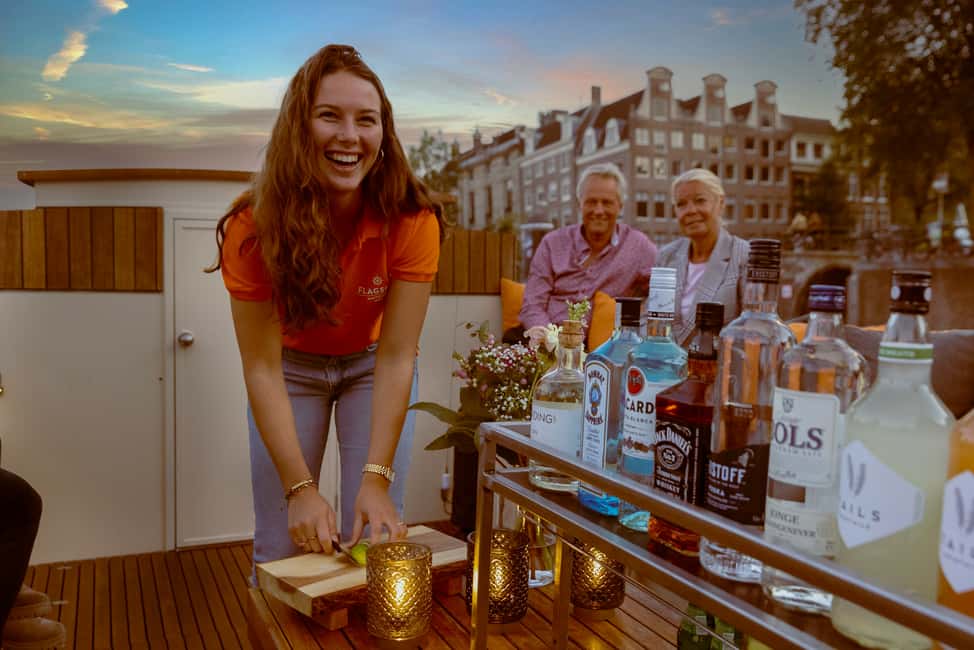 Image N°6 de Amsterdam : Croisière sur les canaux en soirée avec bar (ouvert) à bord activité à Amsterdam, publiée par le prestataire