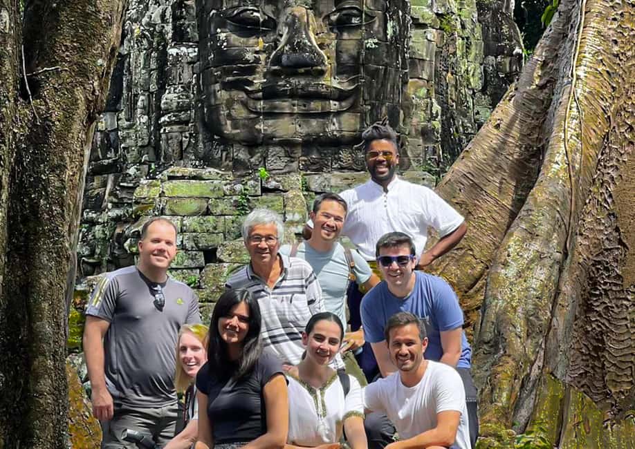 imagen n.º 7 de Siem Reap: Tour de día completo por Angkor Wat con guía y puesta de sol actividad en Siem Reap, subida por el proveedor