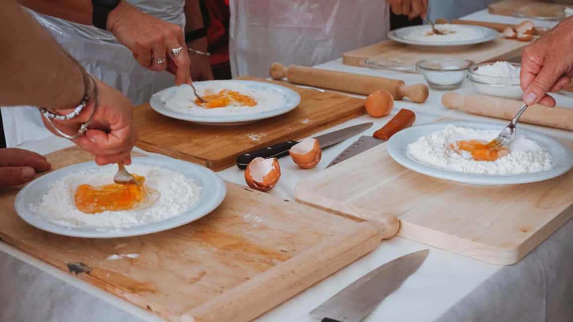 Image N°13 de Rome : Cours de cuisine de pâtes fettuccine dans le centre ville de Rome activité à Rome, publiée par le prestataire