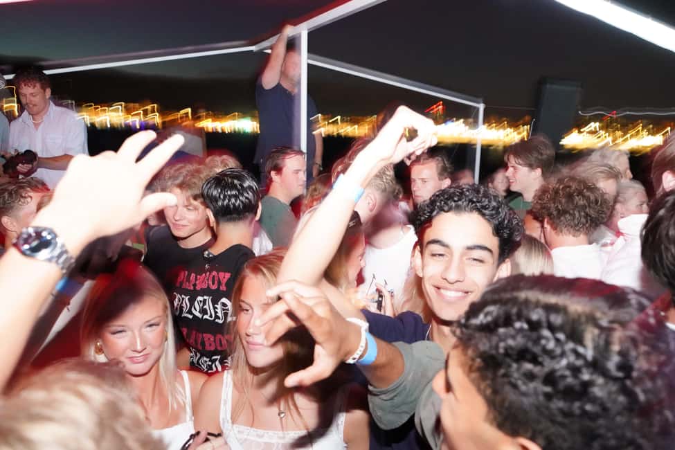 afbeelding n.10 van Opsplitsing: Boottocht met toegang tot de nachtclub, drankjes en bootfeest activiteit in Split, geüpload door aanbieder