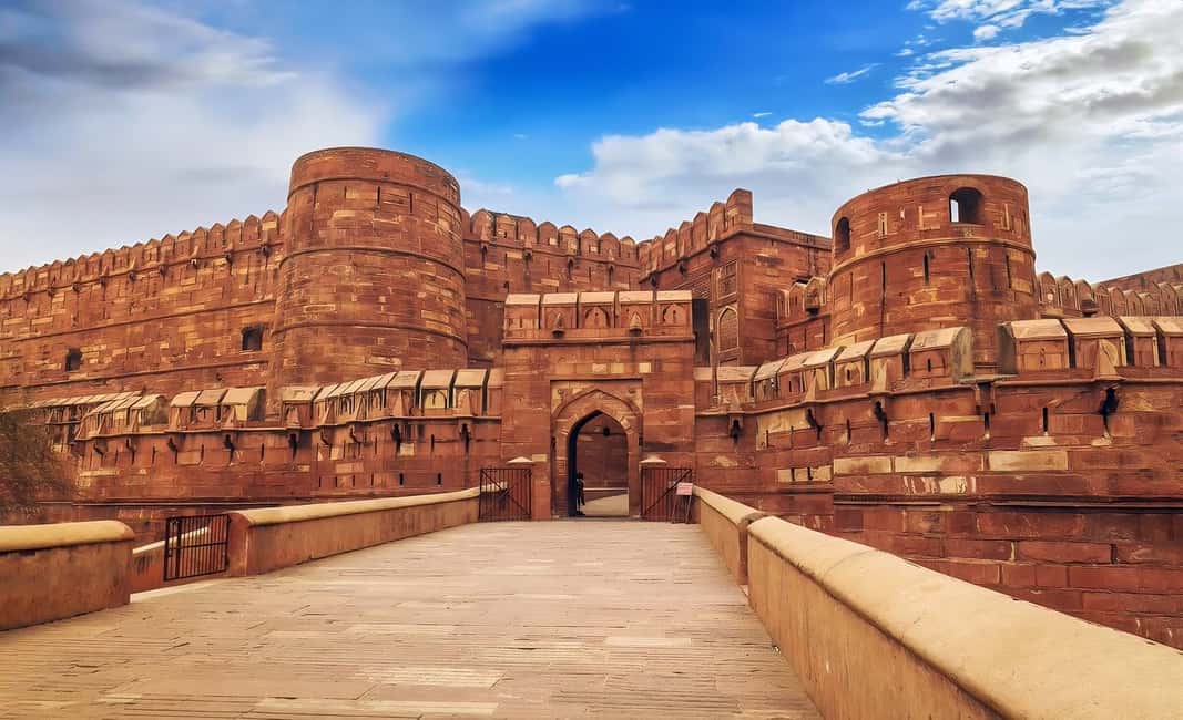 image n.25 of From Delhi: Taj Mahal Sunrise, Baby Taj & Agra Fort Day Tour activity in Agra, uploaded by supplier
