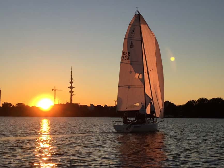 Immagine nº 4 di Amburgo: Tour in barca a vela sul fiume Alster con Sundowner attività a Amburgo, caricata dal fornitore
