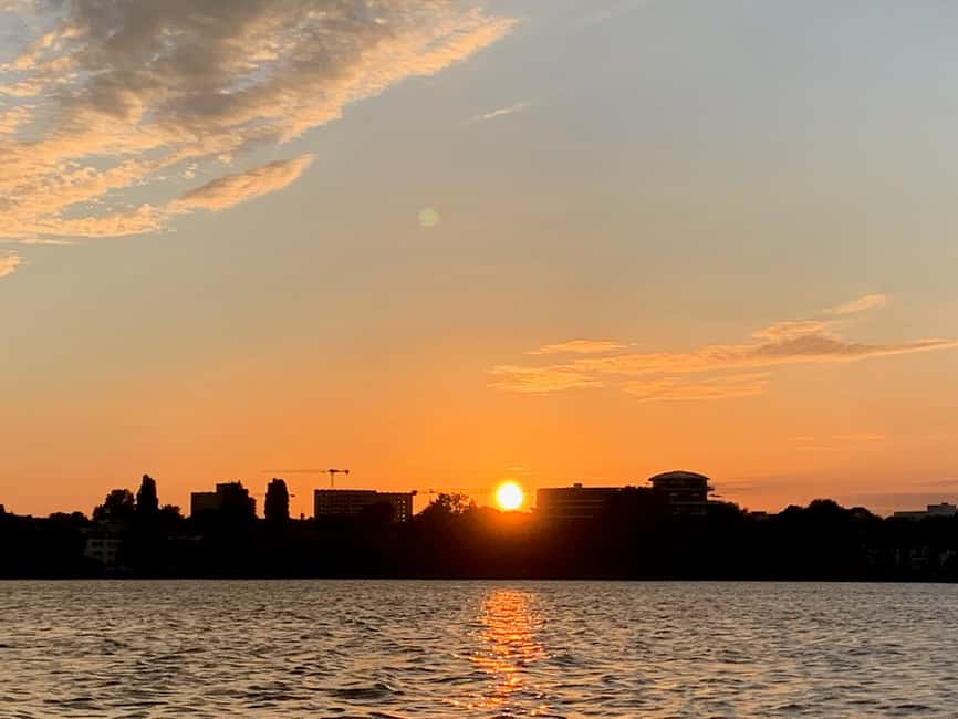 Immagine nº 6 di Amburgo: Tour in barca a vela sul fiume Alster con Sundowner attività a Amburgo, caricata dal fornitore