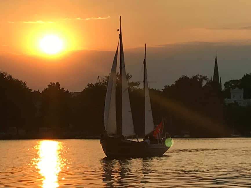 Immagine nº 8 di Amburgo: Tour in barca a vela sul fiume Alster con Sundowner attività a Amburgo, caricata dal fornitore