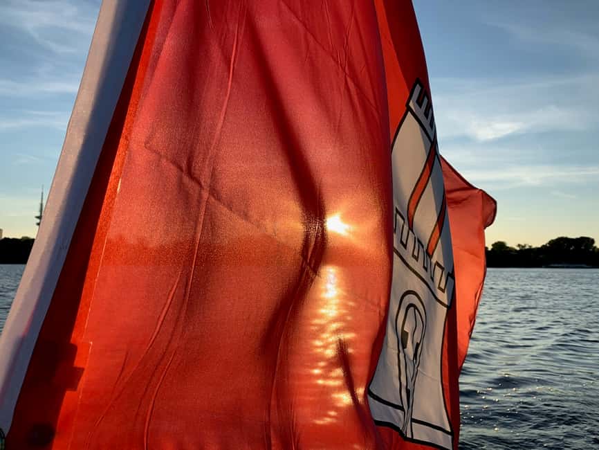 Immagine nº 9 di Amburgo: Tour in barca a vela sul fiume Alster con Sundowner attività a Amburgo, caricata dal fornitore