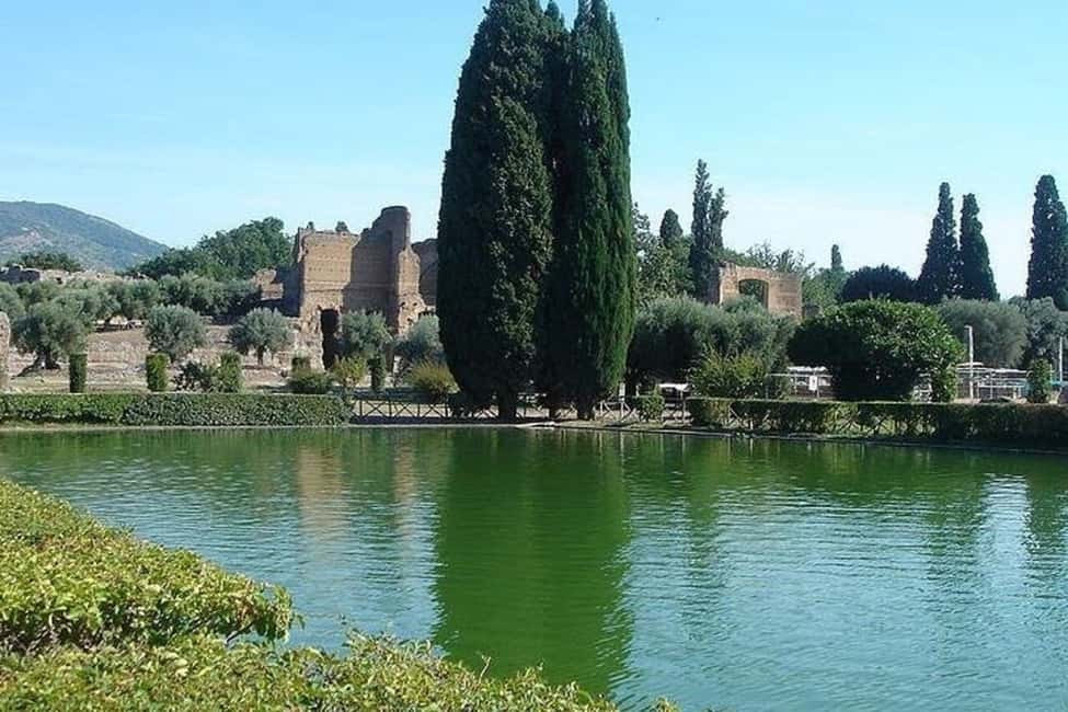 Immagine nº 3 di Da Roma: tour guidato di un giorno ai Giardini di Tivoli e alla Villa Adriana attività a Tivoli, Lazio, caricata dal fornitore