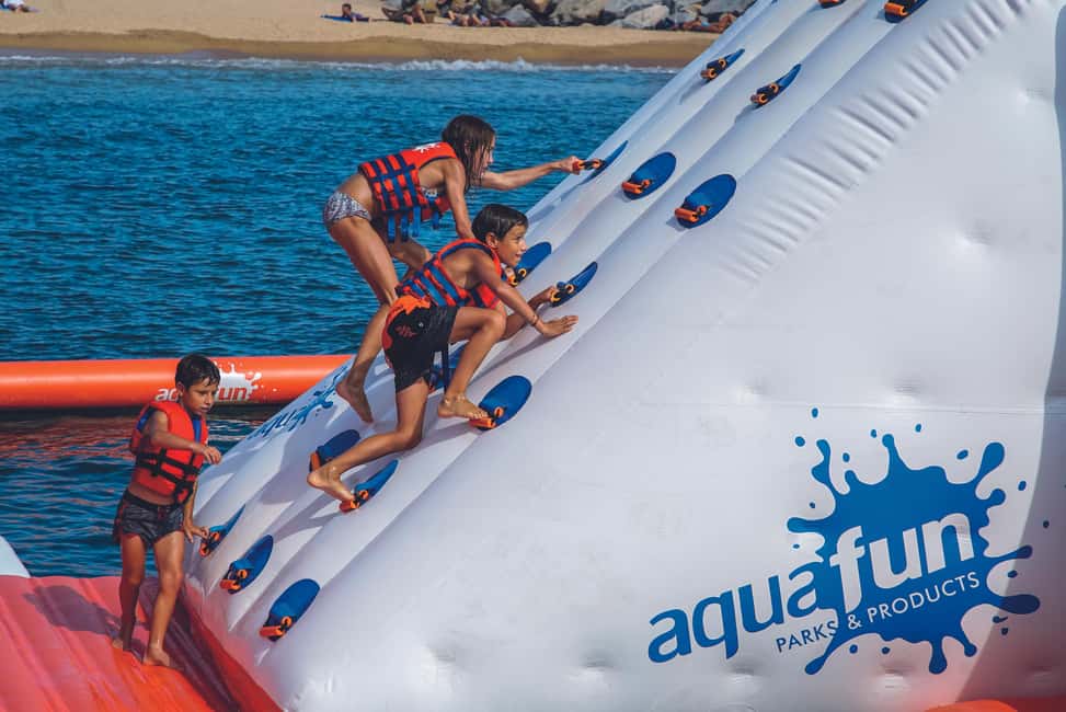 imagem n.3 de Armação de Pêra: Bilhete Insuflável de Entrada no Parque Aquático atividade em Algarve, carregada pelo fornecedor