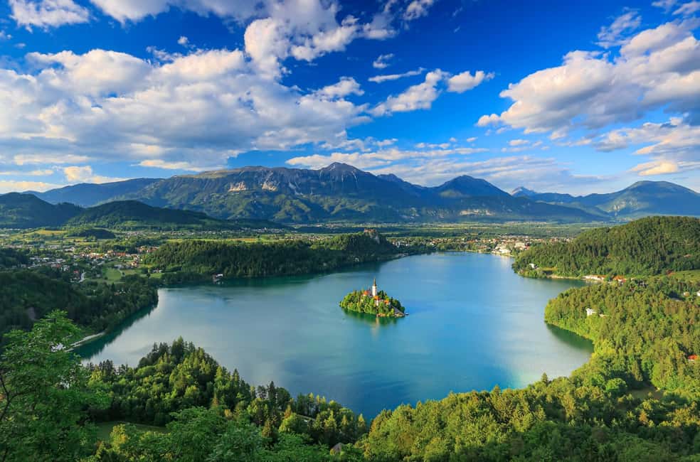 imagem n.4 de De Ljubljana: Lago Bled e caverna Postojna com ingressos atividade em Postojna, carregada pelo fornecedor