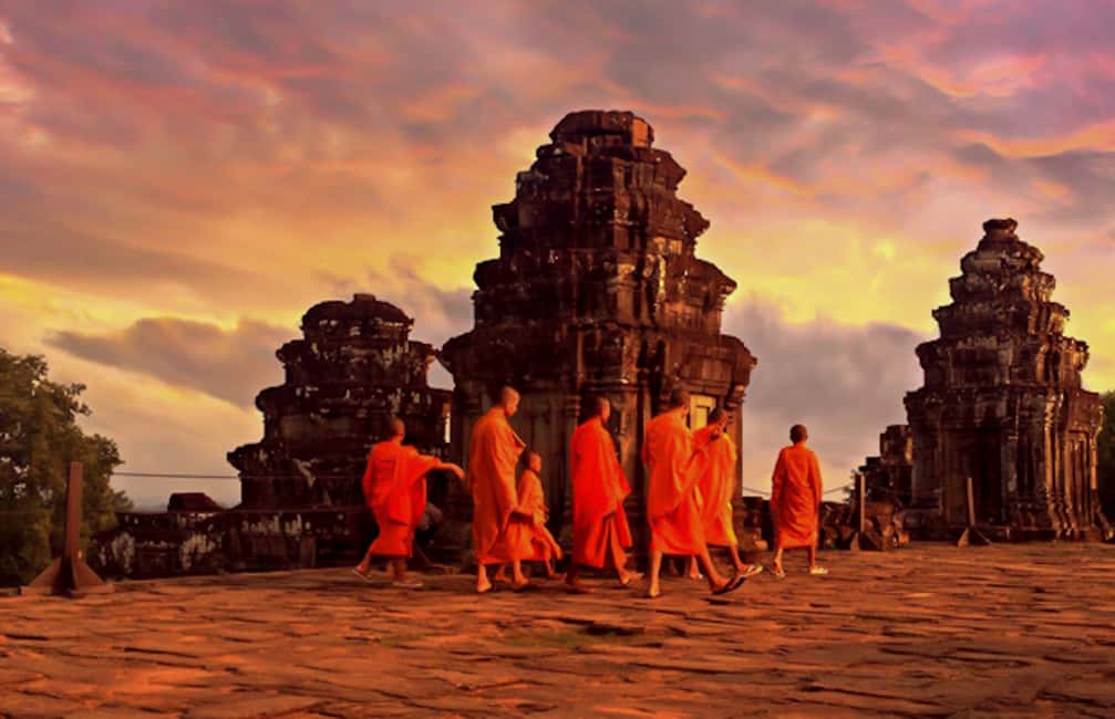 imagen n.º 15 de Siem Reap: Tour de día completo por Angkor Wat con guía y puesta de sol actividad en Siem Reap, subida por el proveedor
