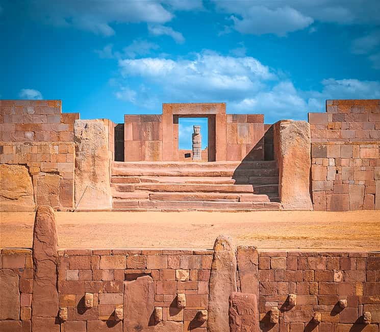 imagem n.2 de La Paz: Excursão compartilhada a Tiwanaku com almoço + guia de turismo atividade em La Paz, carregada pelo fornecedor