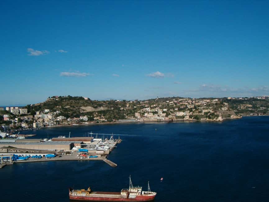 Immagine nº 3 di Da Bacoli: Tour in barca con fondo di vetro del Parco Sommerso di Baia attività a Napoli, caricata dal fornitore