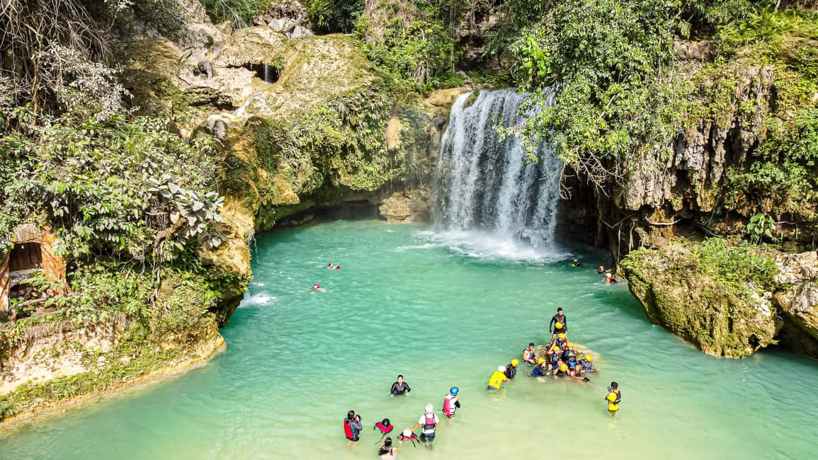 imagem n.5 de Cebu: Snorkeling com tubarões-baleia e excursão de canyoning a Kawasan atividade em Badian, carregada pelo fornecedor