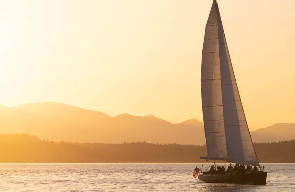 imagem n.2 de Seattle: Cruzeiro à vela ao pôr do sol atividade em Washington, carregada pelo fornecedor