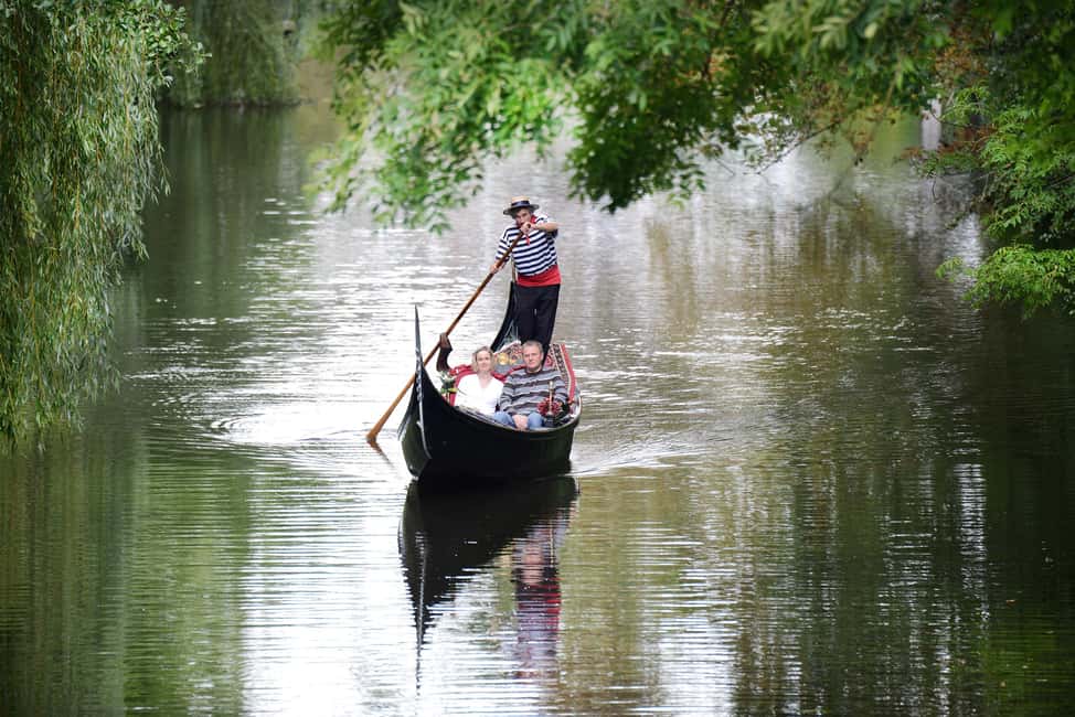Immagine nº 10 di Amburgo: tour di gruppo sul lago Alster in una vera gondola veneziana attività a Amburgo, caricata dal fornitore