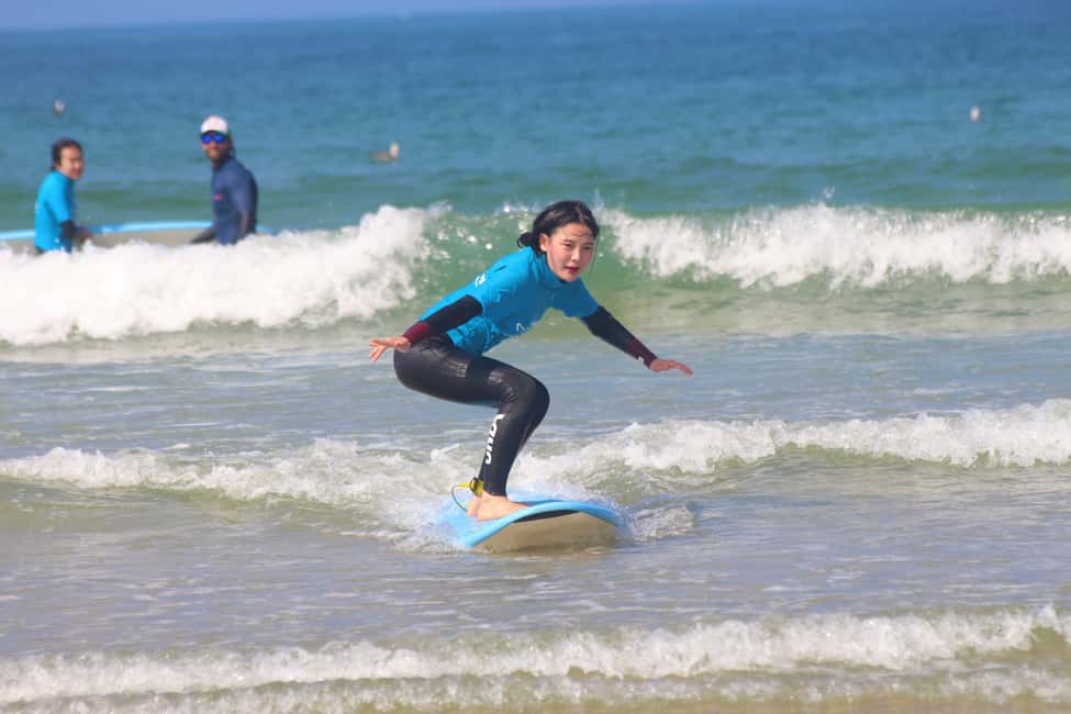 imagem n.6 de Matosinhos: Aula de surf com equipamento atividade em Matosinhos, carregada pelo fornecedor