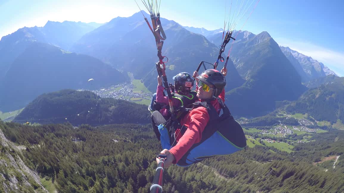 Bild Nr. 1 von Mayrhofen: Höhenflug über den Bergen von Mayrhofen Aktivität in Mayrhofen, hochgeladen vom Anbieter