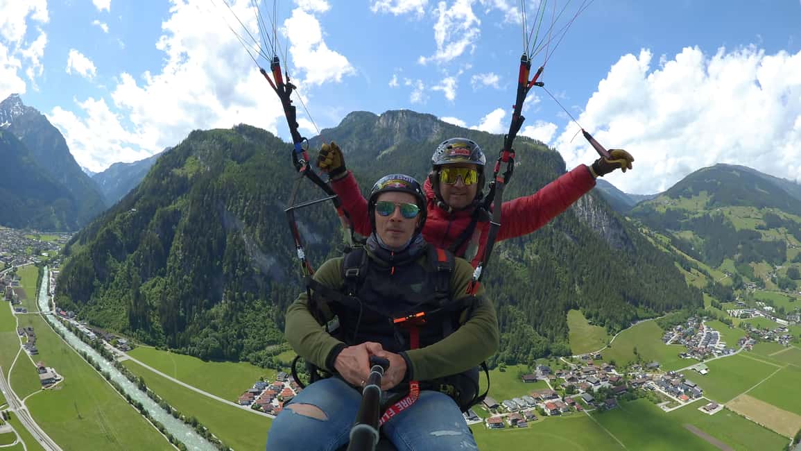 Bild Nr. 4 von Mayrhofen: Höhenflug über den Bergen von Mayrhofen Aktivität in Mayrhofen, hochgeladen vom Anbieter